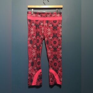lululemon athletica- Womens Floral Print Capri Leggings